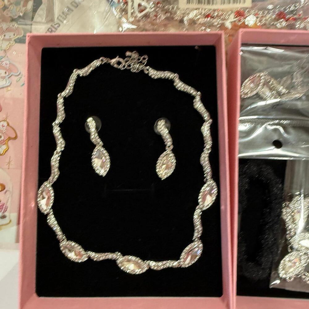 Jewelry Set - Picture 2 of 7